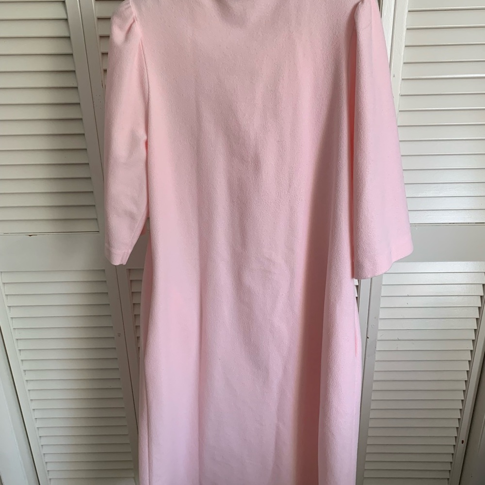 ShadowLine Robe - Picture 3 of 4